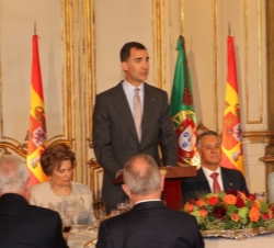 Su Majestad el Rey durnate su intervención antes de dar comienzo el almuerzo ofrecido en su honor